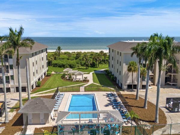 Family Friendly Complex in Sanibel Located on the Beach